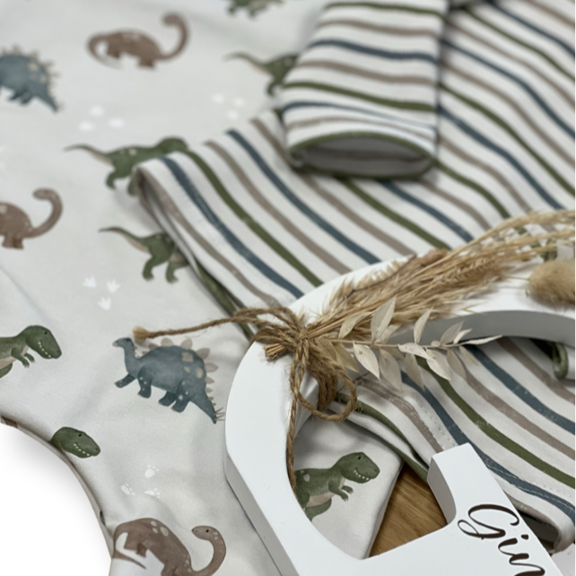 Kinderstoff mit Dinos als Babyset Strampler genäht
