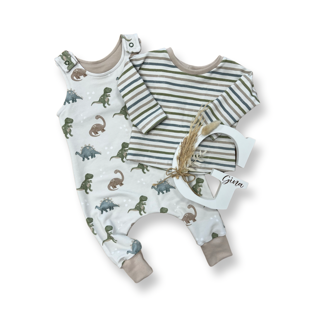 Kinderstoff mit Dinos als Babyset Strampler genäht