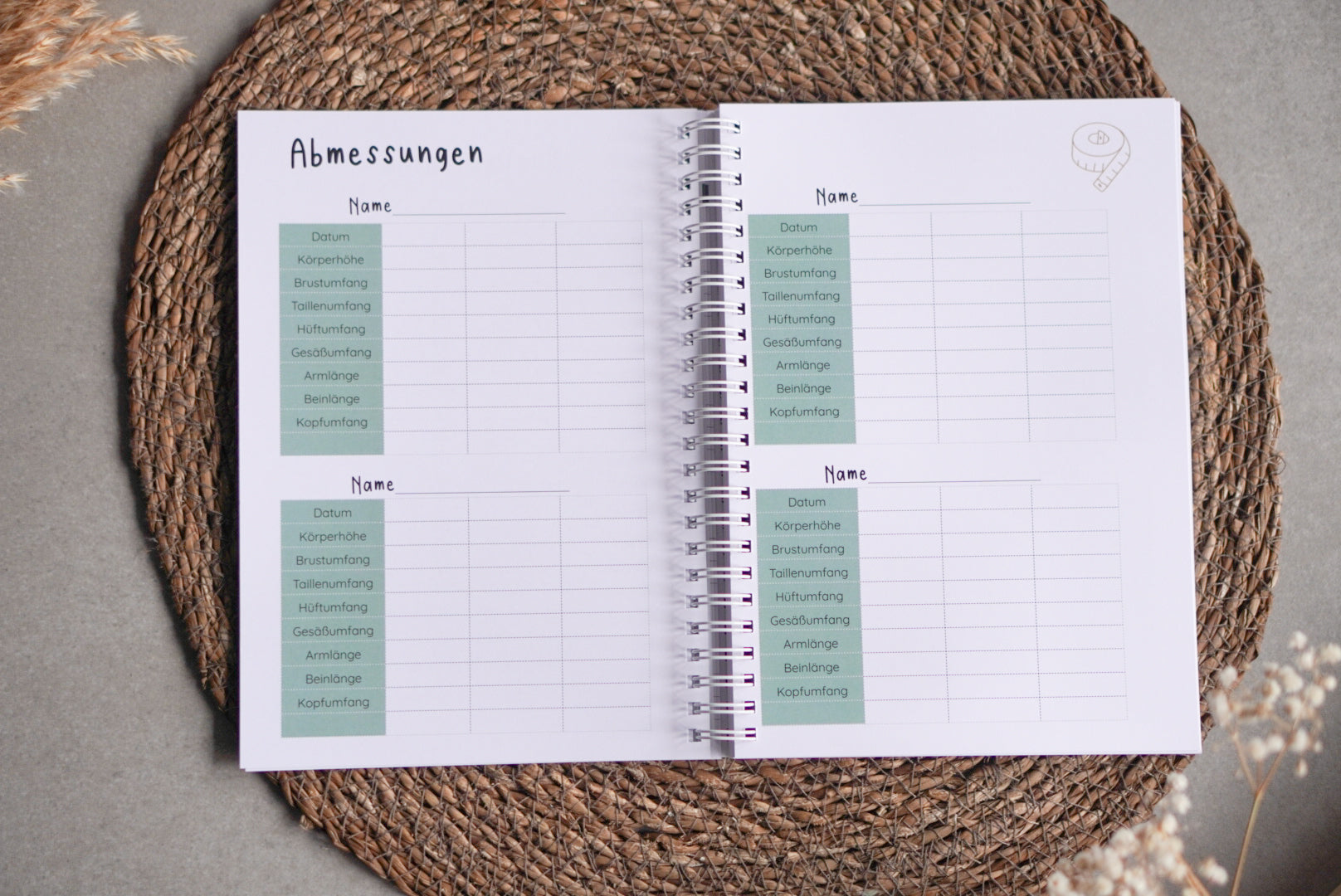 Nähplaner DIN A5 aufgeklappt mit Maßtabelle im Nähplaner für Näherinnen