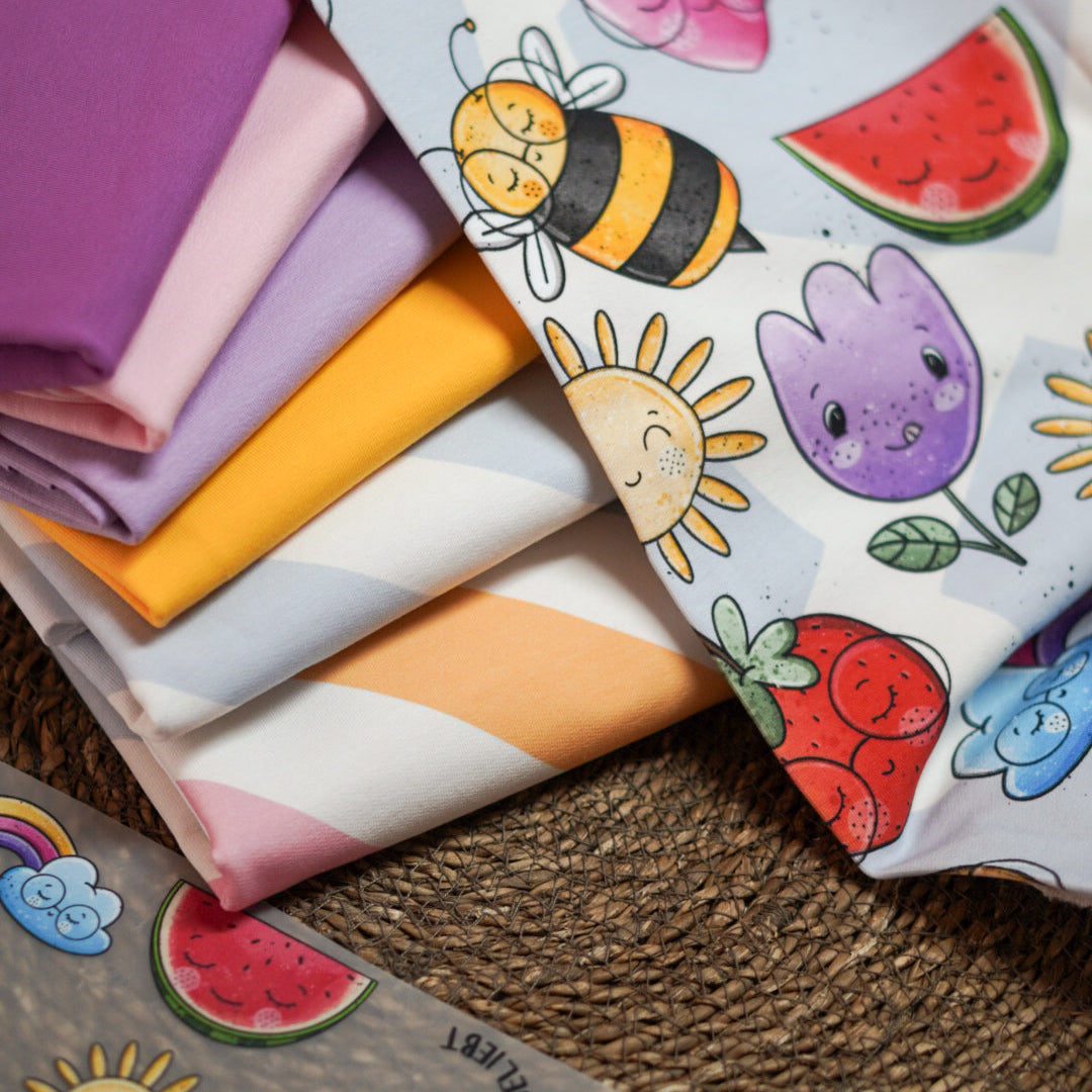 Kinderstoff Meterware mit Erdbeeren Blumen, Sonne Regenbogem Melone  von Katzengold Design