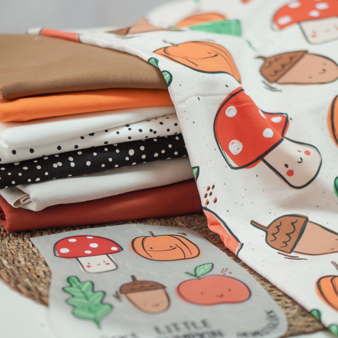 Kinderstoff Meterware herbstliche Blätter Pilze Apfel und Kürbis von Katzengold Design