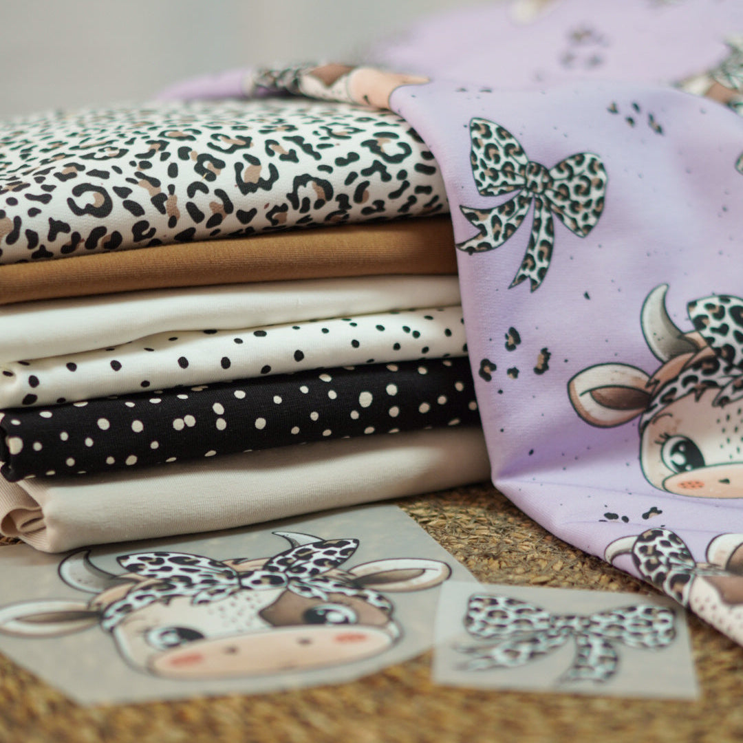 Kinderstoff süße Kuh mit Leo Haarband auf flieder von Katzengold Design mit Kombistoffen