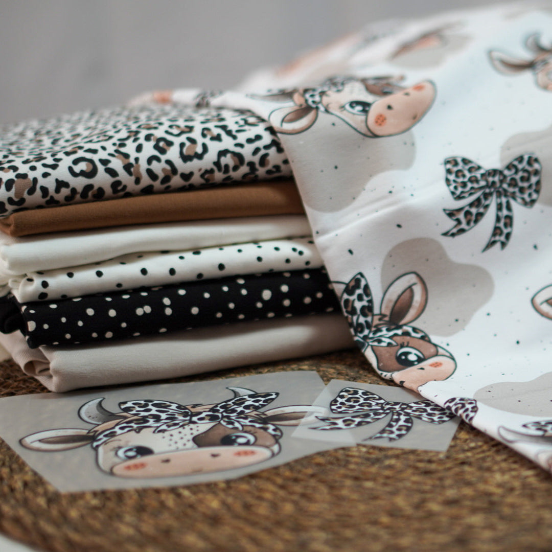 Kinderstoff süße Kuh mit Leo Haarband mit beigen Flecken von Katzengold Design mir Kombistoffen