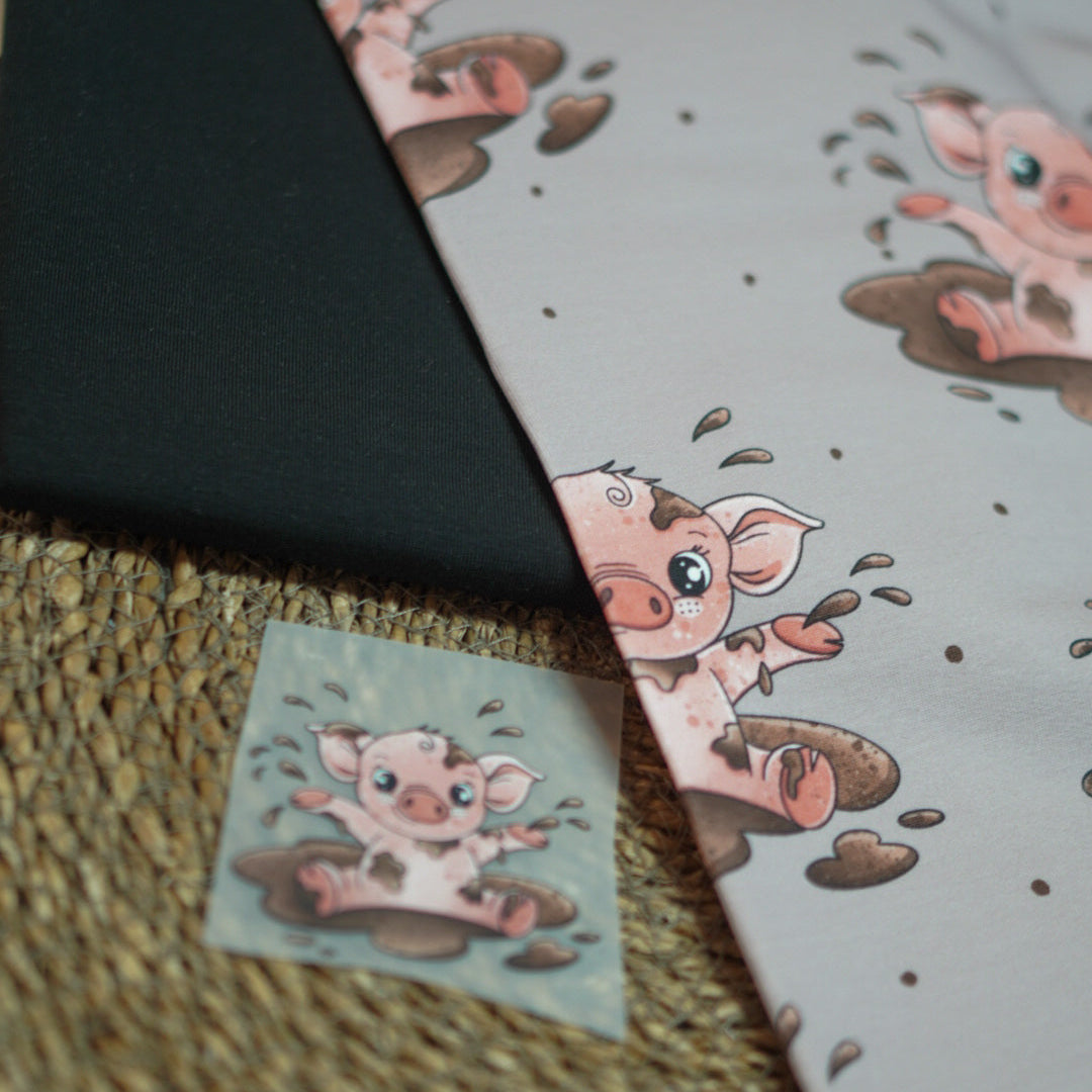 Kinderstoff mit Schweinen in einer Matschpfütze von Katzengold Design Kombifoto