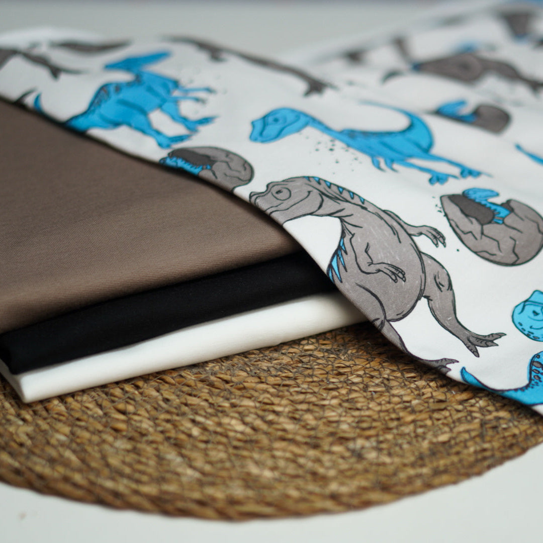 Kinderstoffe Meterware coole Dinos in grau und blau von Katzengold Design