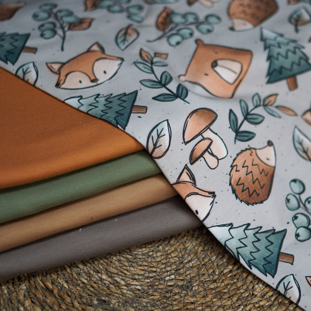 Kinderstoff Meterware mit Herbstmotiv mit Fuchs, Bär und Wald von Katzengold Design Kombistoffe