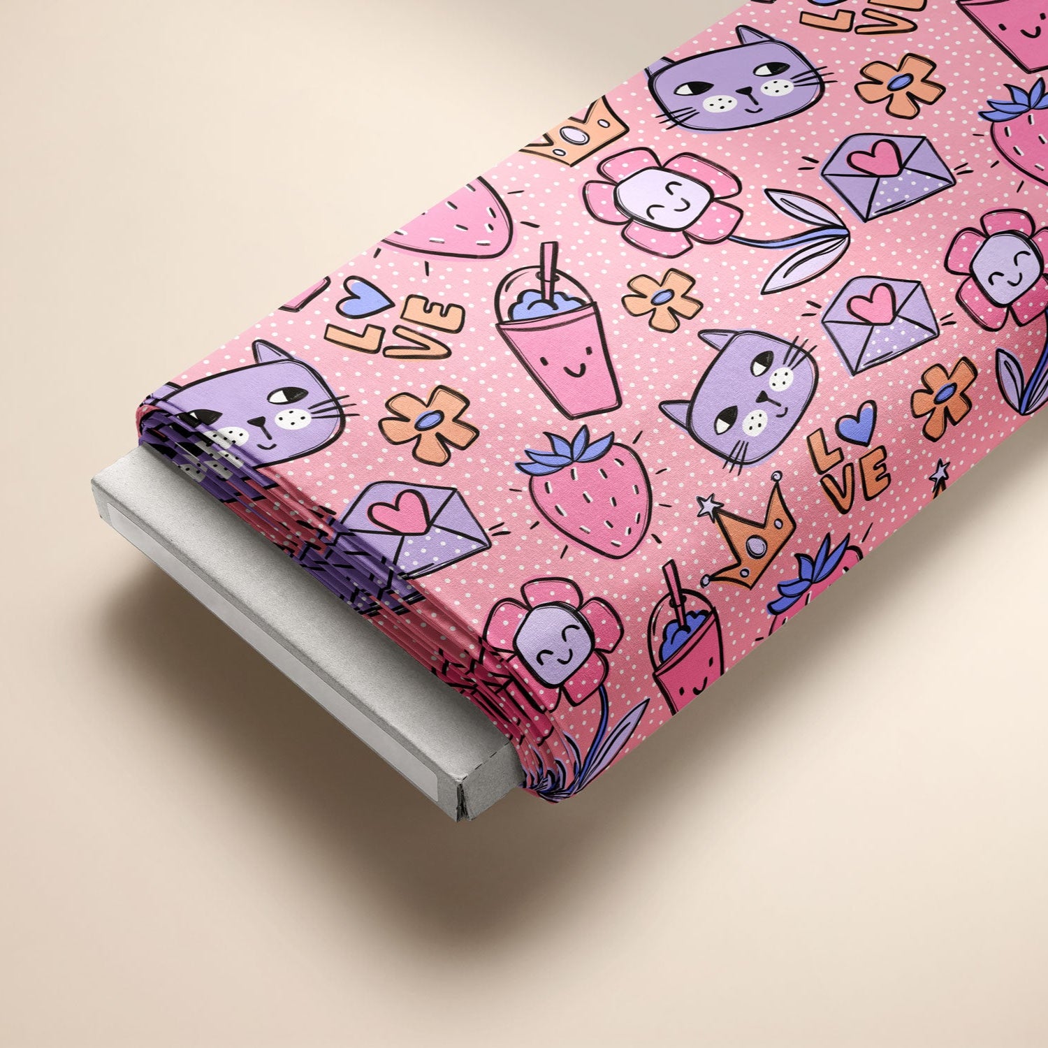 Kinderstoff Meterware rosa hintergrund mit Katze, erdbeere, blume, krone bubble tea und LOVE von Katzengold Design