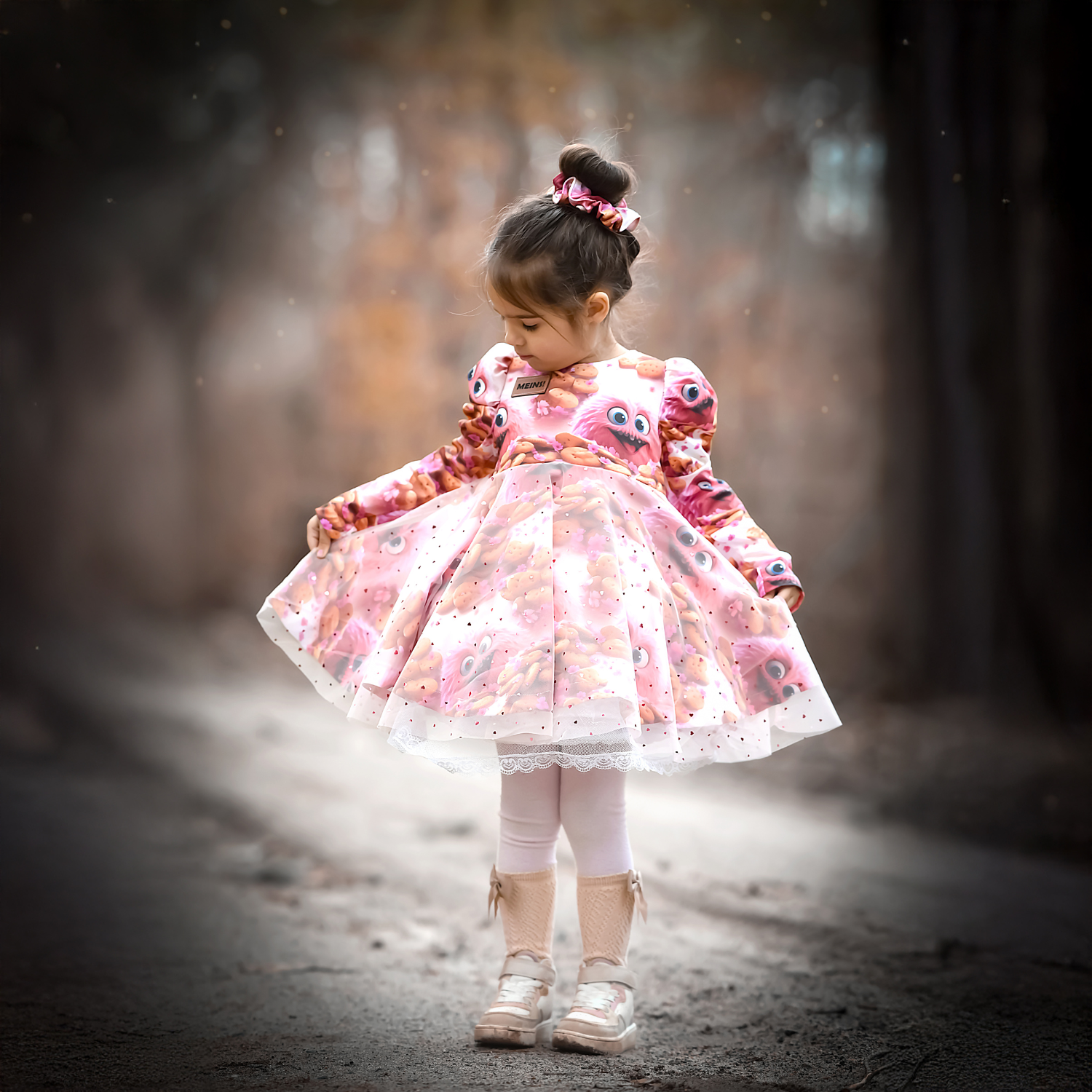 Kinderstoff rosa Monster mit Keksen und Blumen Keksmonster als Kinderkleid genäht