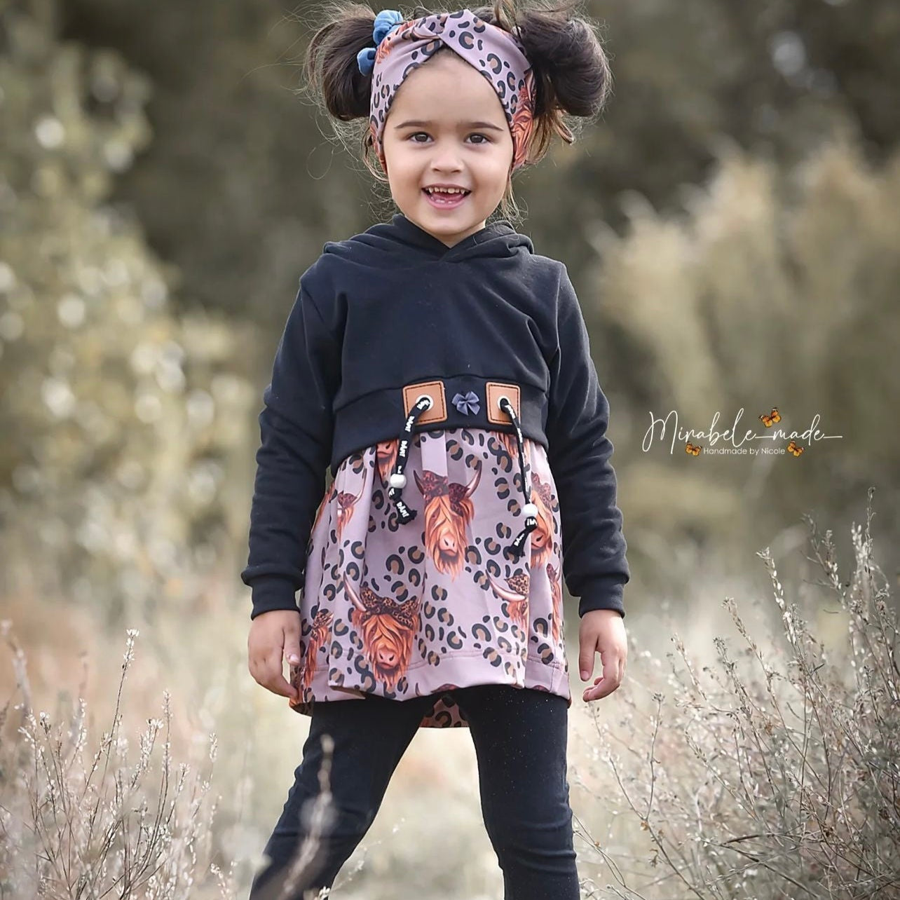 Kinderstoff Leomuster mit Highland Kuh als Kinderoutfit genäht