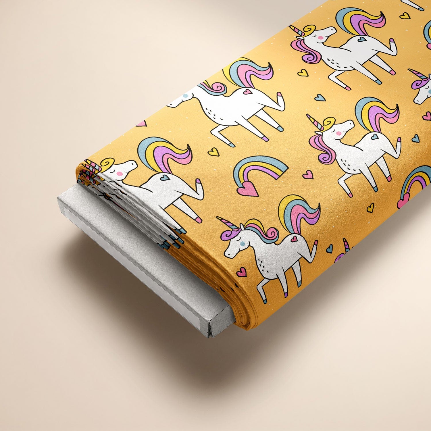 Kinderstoff mit süßen Einhörnern, Regebögen auf gelb von Katzengold Design auf Ballen
