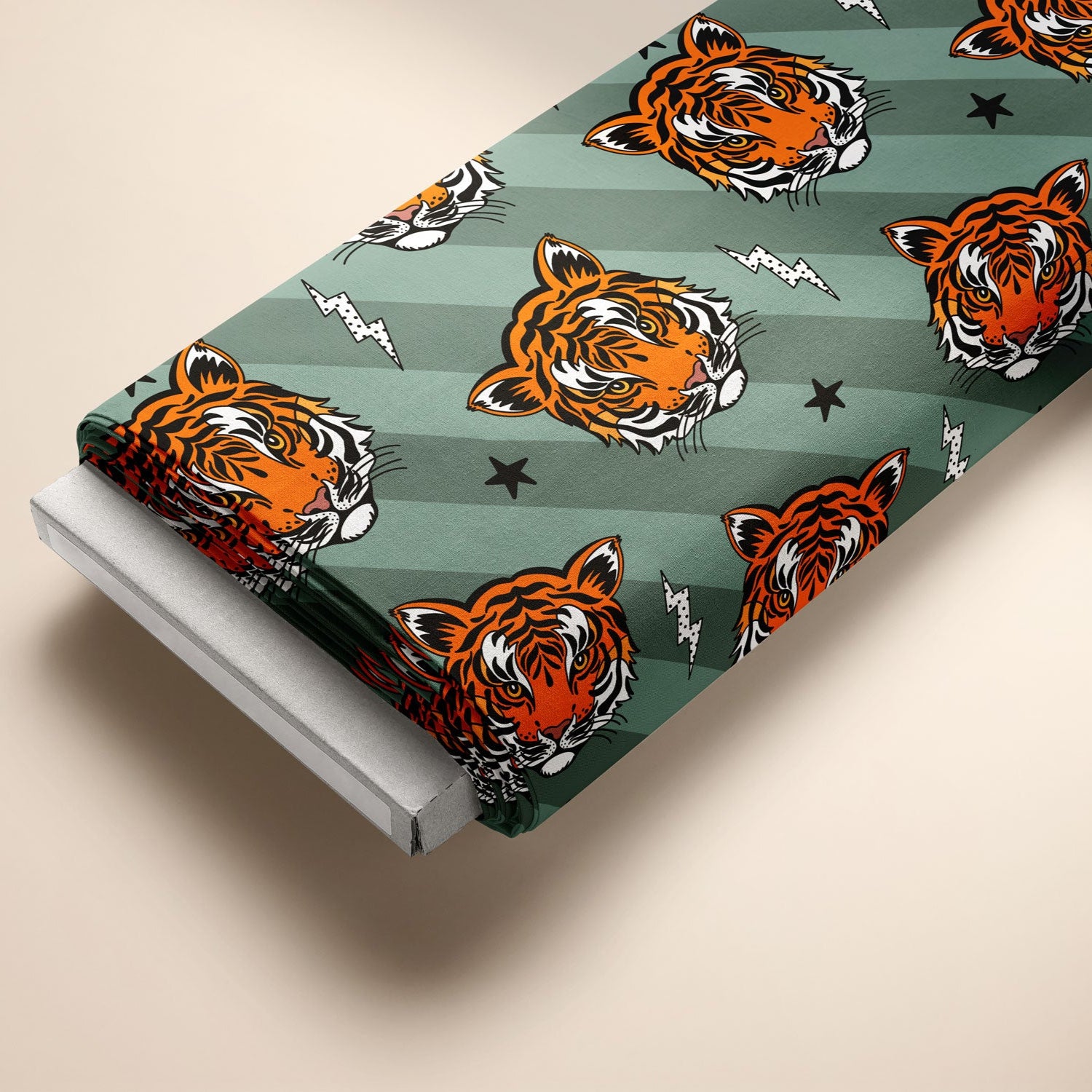 Kinderstoff Meterware coole Tiger auf grünen Streifen Katzengold Design