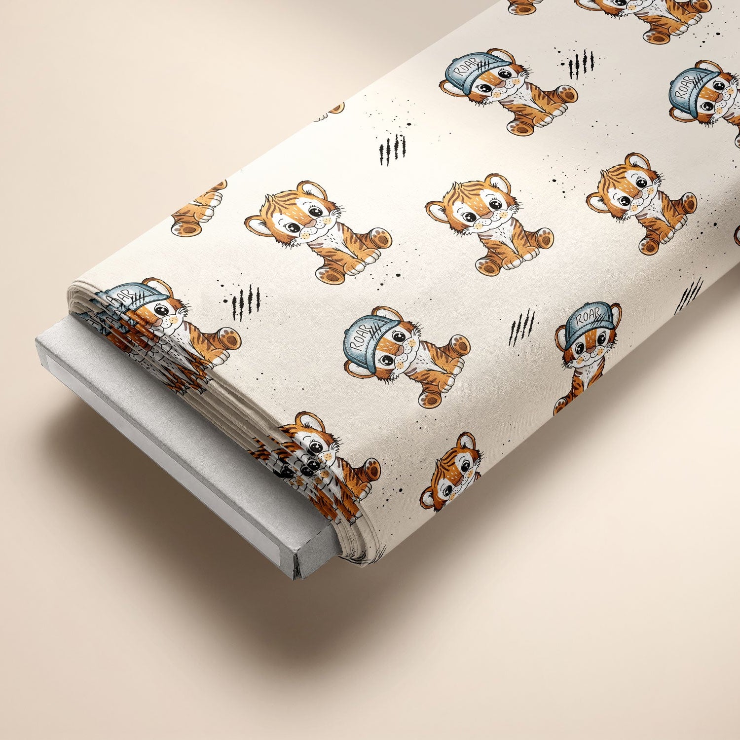 Kinderstoff Meterware mit coolen süßen Tigern mit Kappe von Katzengold Design auf Ballen