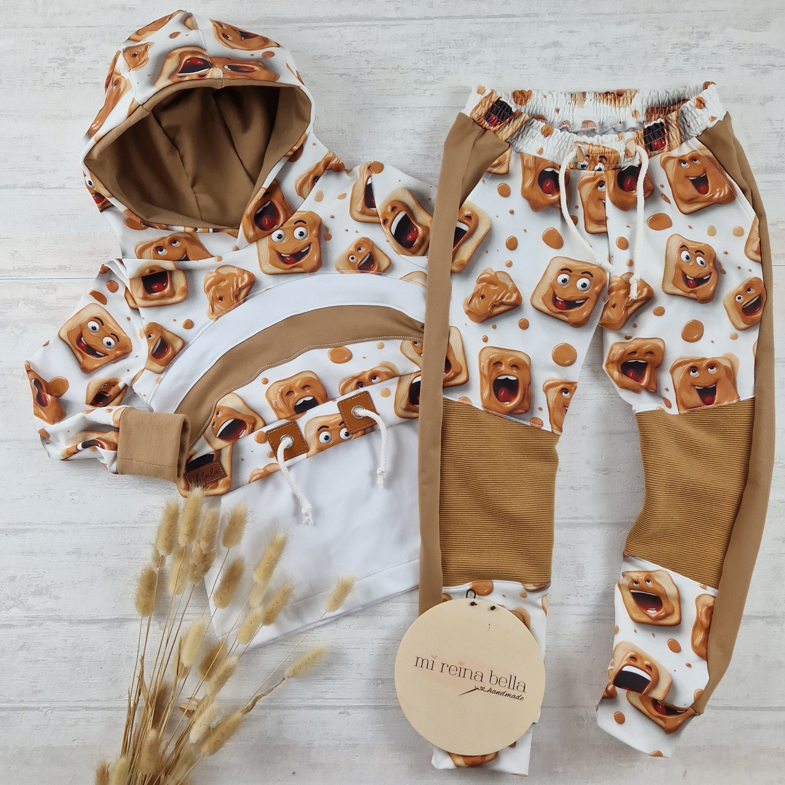 Kinderstoff glückliches und lustiges Toast mit Erdnussbutter Kinderkleidung genäht outfit Pullover und Hose
