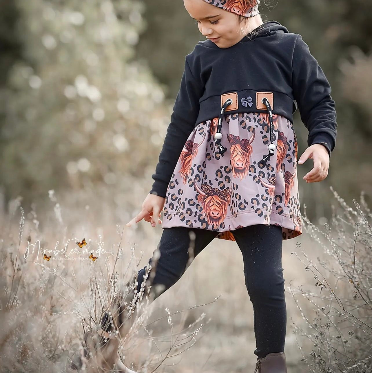 Kinderstoff Leomuster mit Highland Kuh als Kinderoutfit genäht