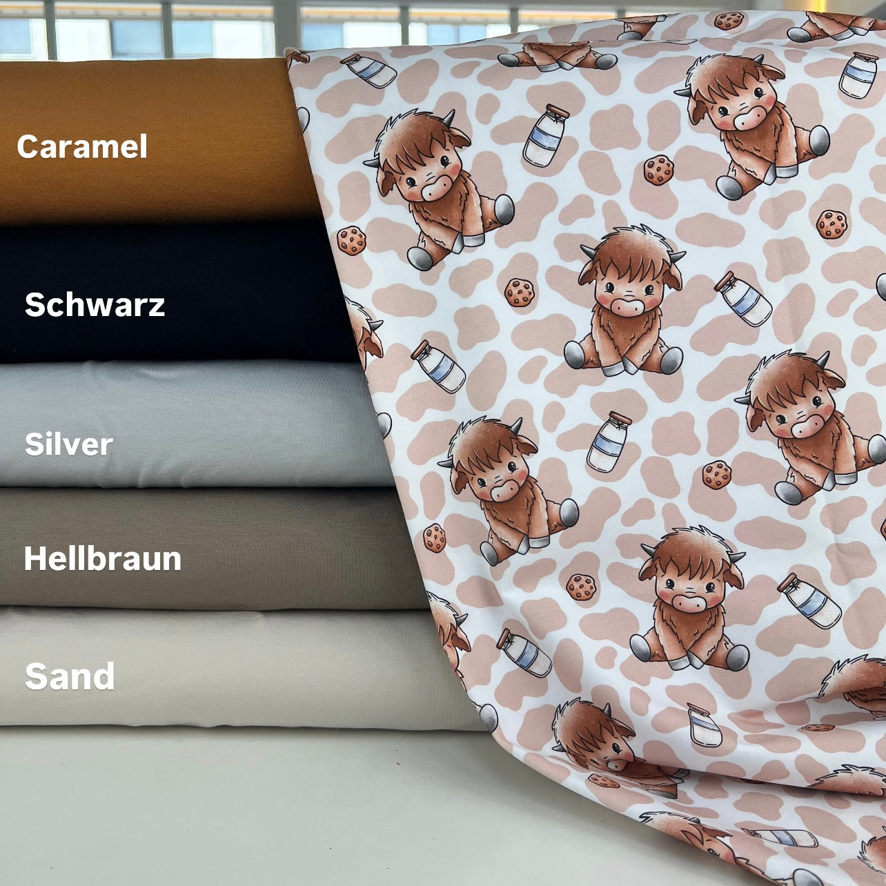 Milch und Kekse mit Kuh auf geflecktem Hintergrund Kinderstoff Meterware Kombistoffe