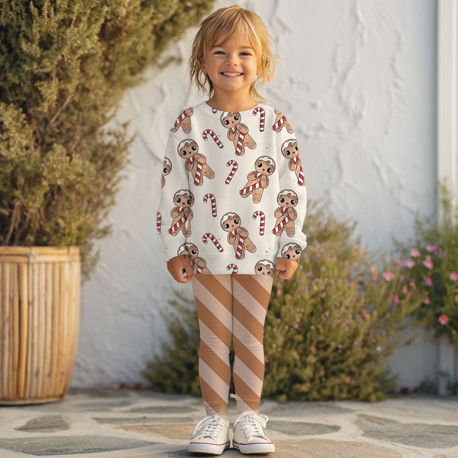 Kinderstoffe Meterware süßer Lebkuchen Lebkuchenmann mit Zuckerstange weihnachtlicher Stoff von Katzengold Design 