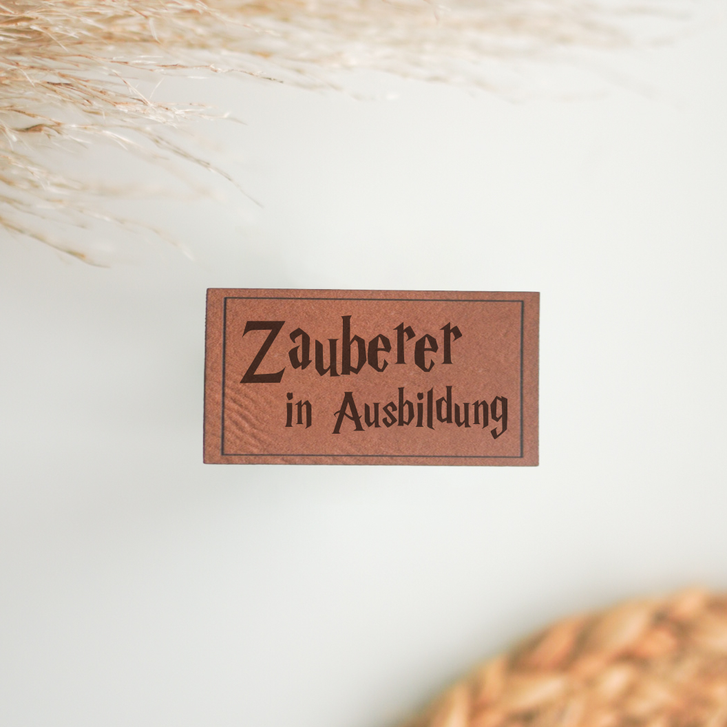 Kunstlederlabel „Zauberer in Ausbildung“